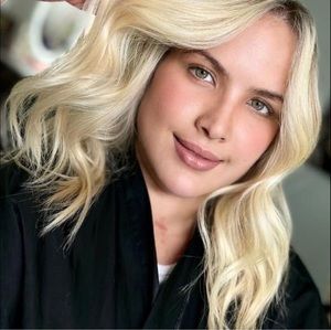 Meet your Posher, Claudia